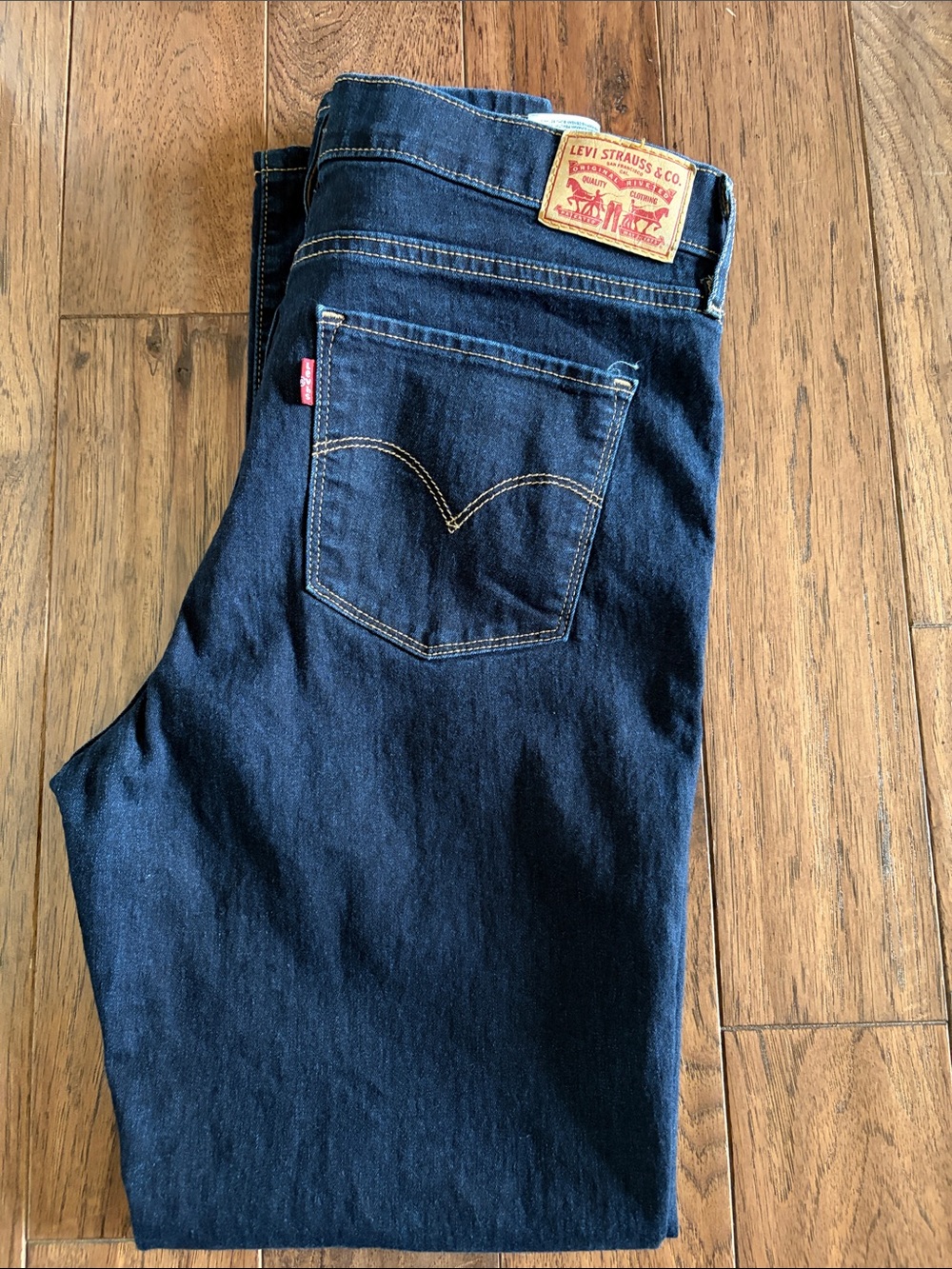 Levi's Women's High Rise Skinny Jeans Indigo Blue 
720 style, 31 x 30